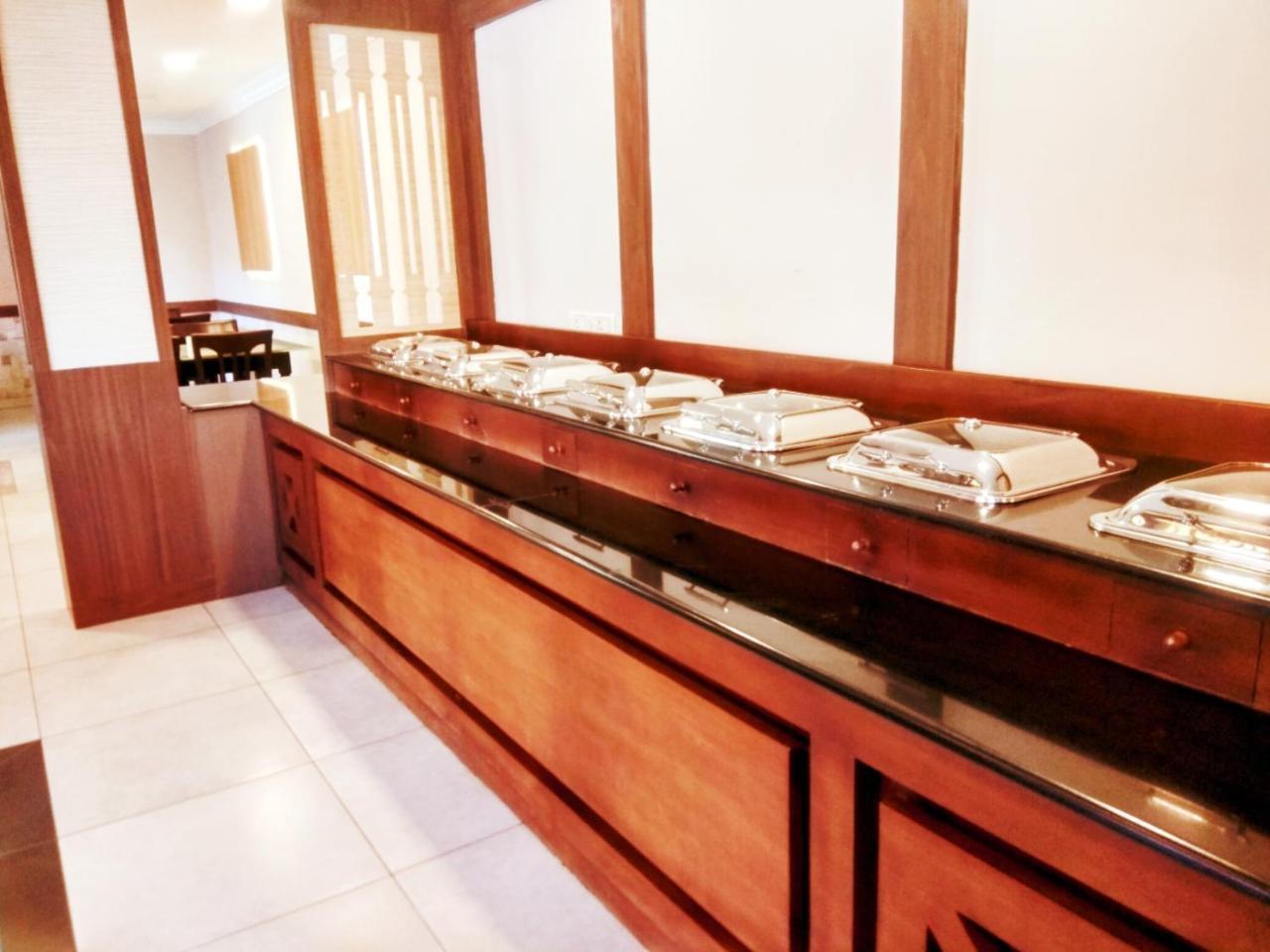 Prayana Hotels Kochi Esterno foto