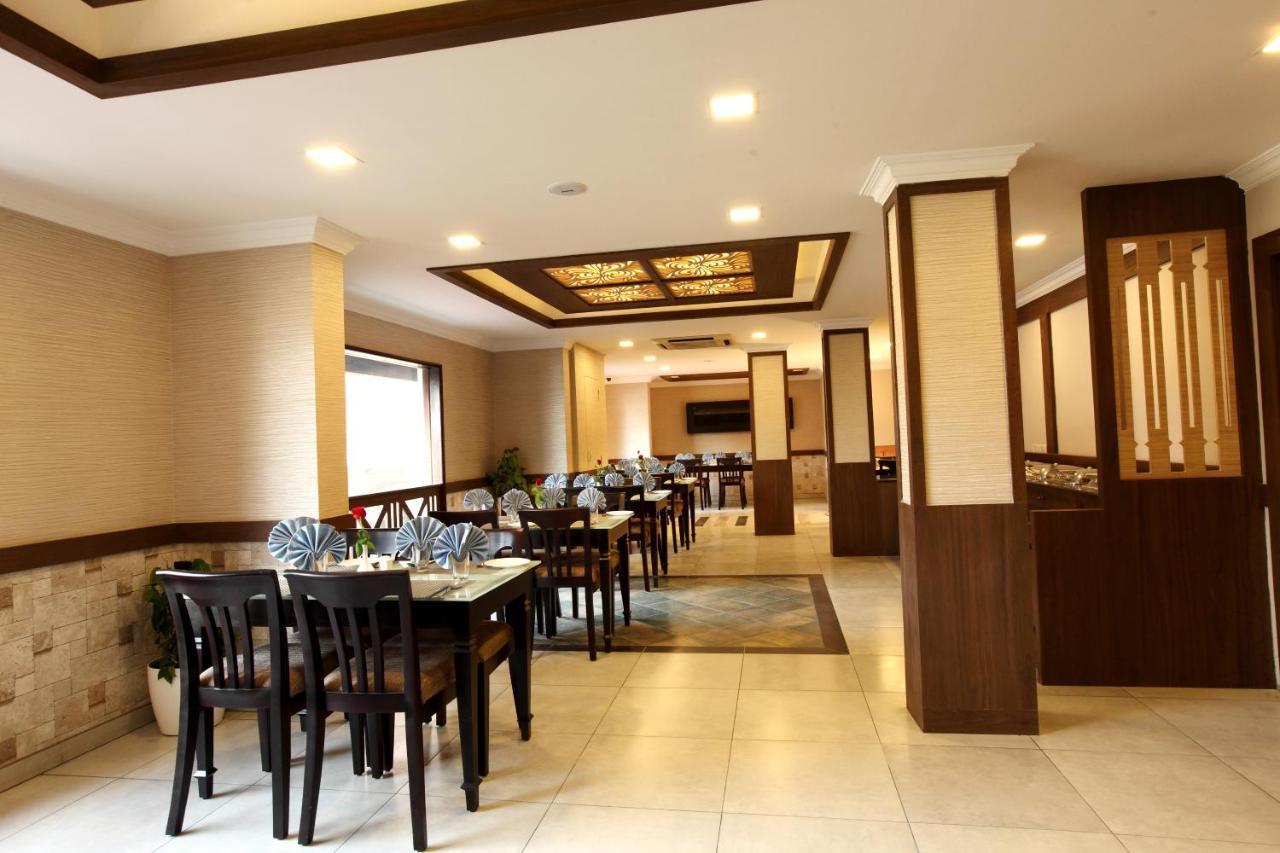 Prayana Hotels Kochi Esterno foto
