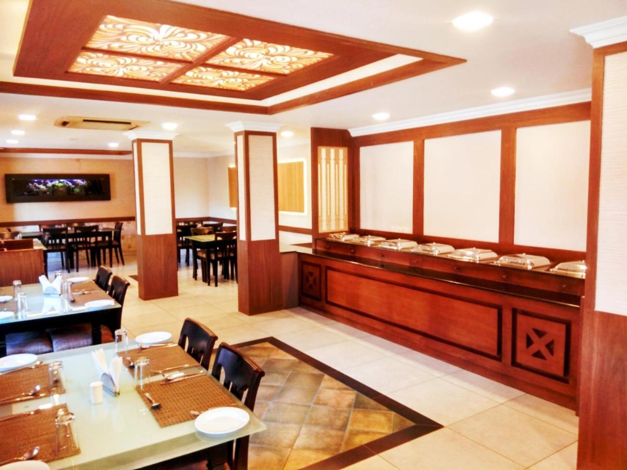 Prayana Hotels Kochi Esterno foto